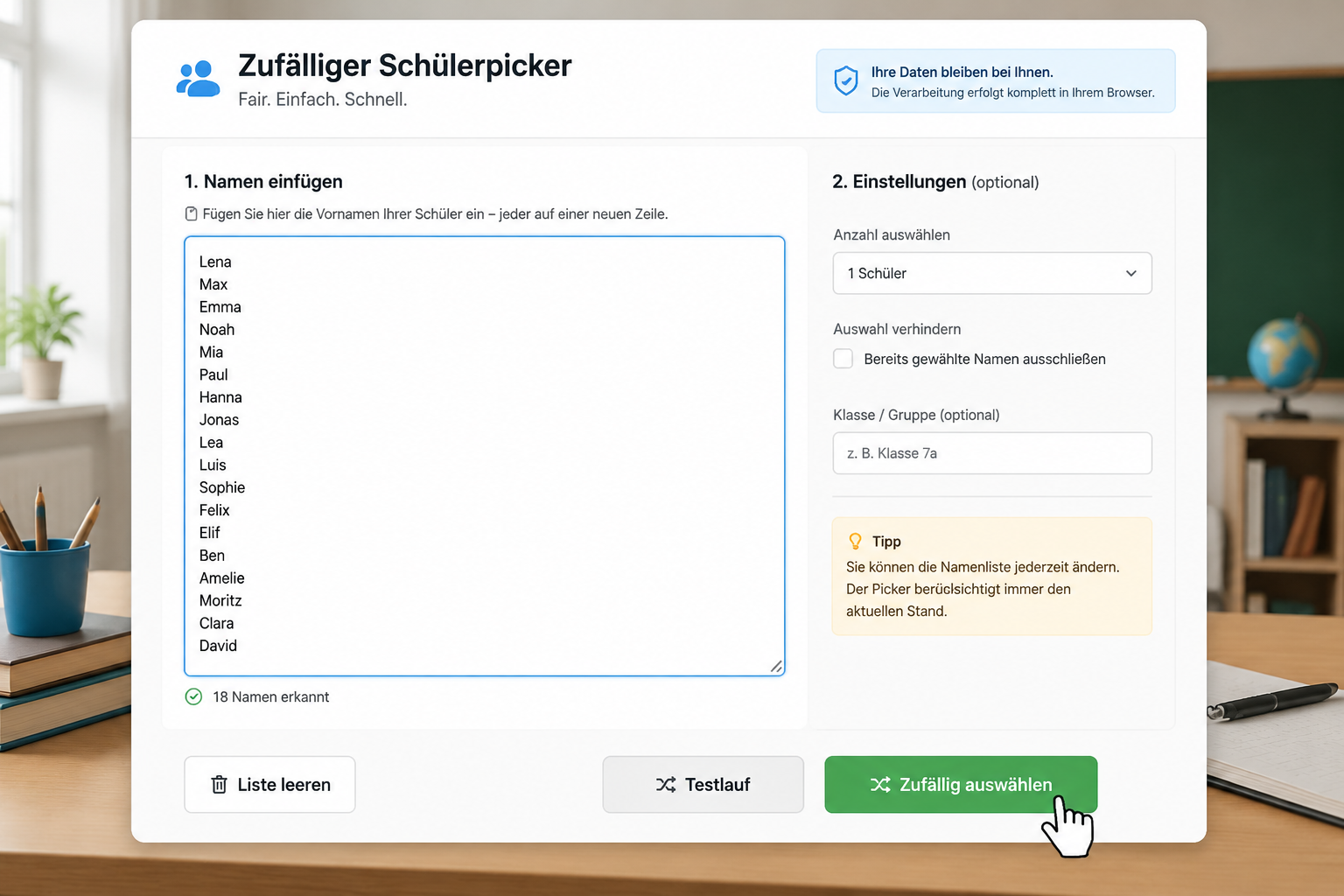 Screenshot einer Eingabeoberfläche, in die eine Liste mit Schülernamen kopiert wurde. Der Cursor befindet sich auf einer farbigen Schaltfläche mit »Zufällig auswählen«.